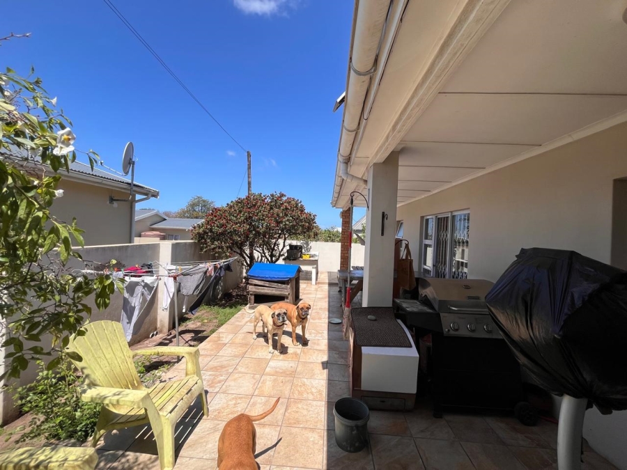 5 Bedroom Property for Sale in Cambridge Eastern Cape